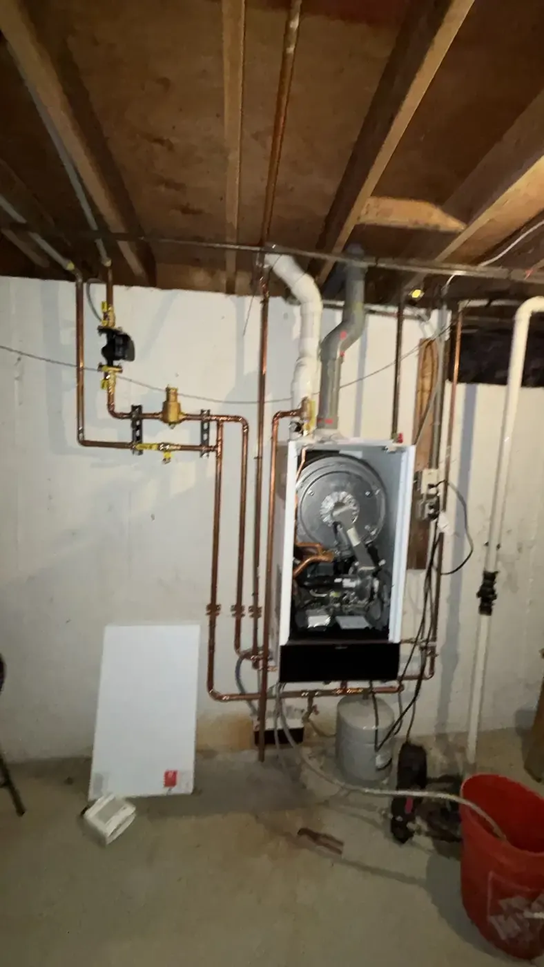 Wall-hung heating equipment with copper piping, pumps and controls